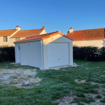 Garage en béton enduit 2 pentes